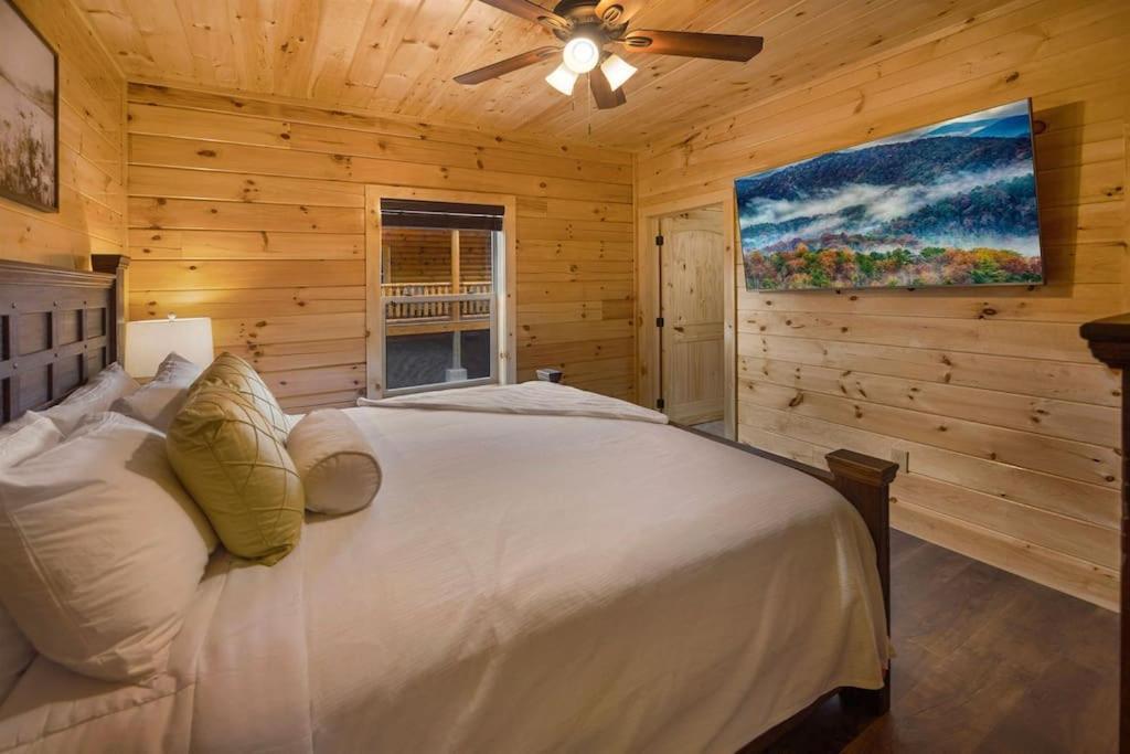 New! Indoor Pool/Ps 5/Hot Tub/Parkway Βίλα Pigeon Forge Εξωτερικό φωτογραφία