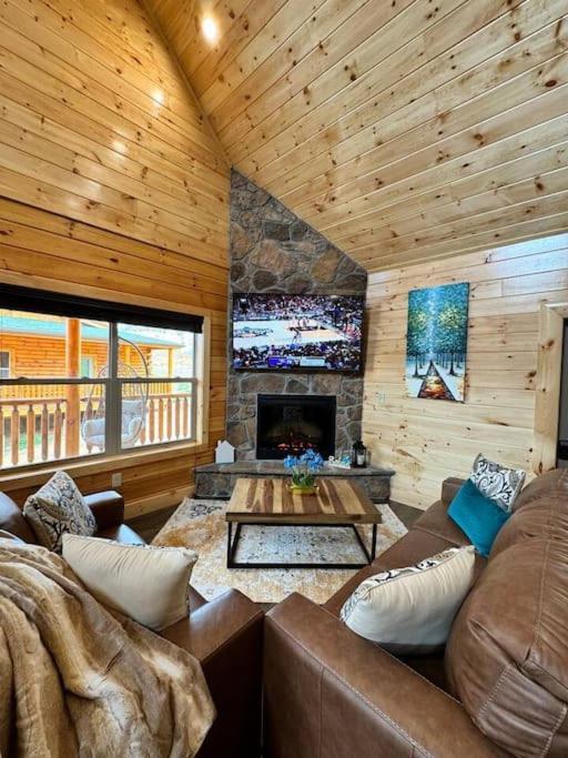New! Indoor Pool/Ps 5/Hot Tub/Parkway Βίλα Pigeon Forge Εξωτερικό φωτογραφία