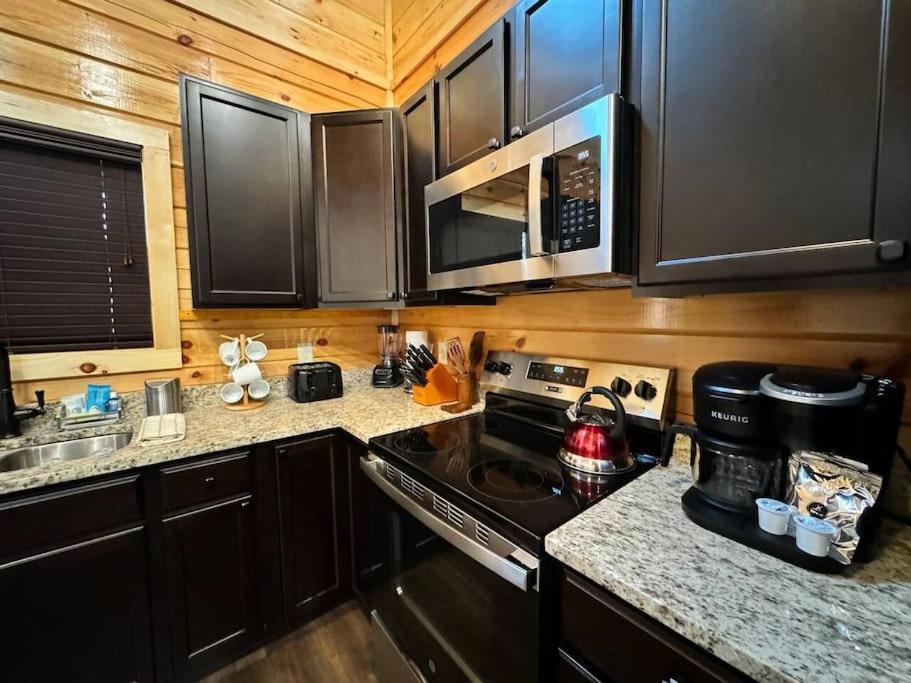 New! Indoor Pool/Ps 5/Hot Tub/Parkway Βίλα Pigeon Forge Εξωτερικό φωτογραφία