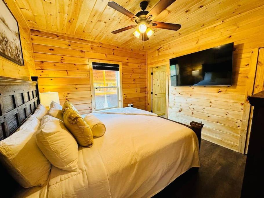 New! Indoor Pool/Ps 5/Hot Tub/Parkway Βίλα Pigeon Forge Εξωτερικό φωτογραφία