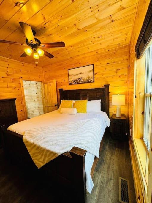 New! Indoor Pool/Ps 5/Hot Tub/Parkway Βίλα Pigeon Forge Εξωτερικό φωτογραφία
