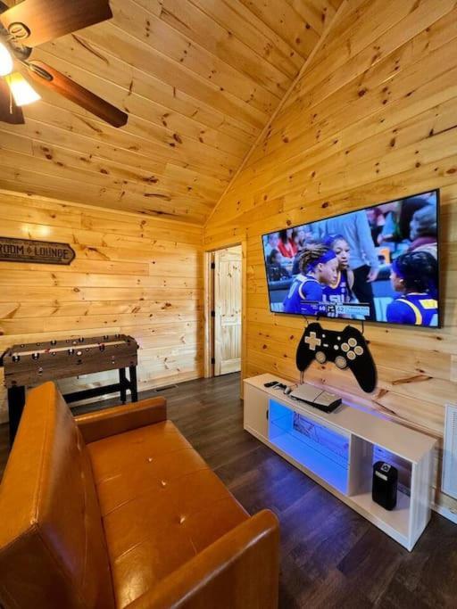 New! Indoor Pool/Ps 5/Hot Tub/Parkway Βίλα Pigeon Forge Εξωτερικό φωτογραφία