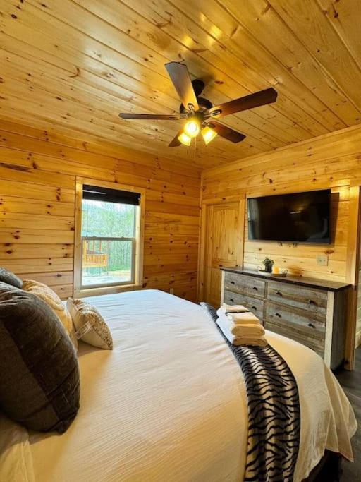 New! Indoor Pool/Ps 5/Hot Tub/Parkway Βίλα Pigeon Forge Εξωτερικό φωτογραφία