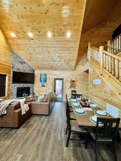 New! Indoor Pool/Ps 5/Hot Tub/Parkway Βίλα Pigeon Forge Εξωτερικό φωτογραφία