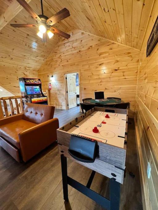 New! Indoor Pool/Ps 5/Hot Tub/Parkway Βίλα Pigeon Forge Εξωτερικό φωτογραφία