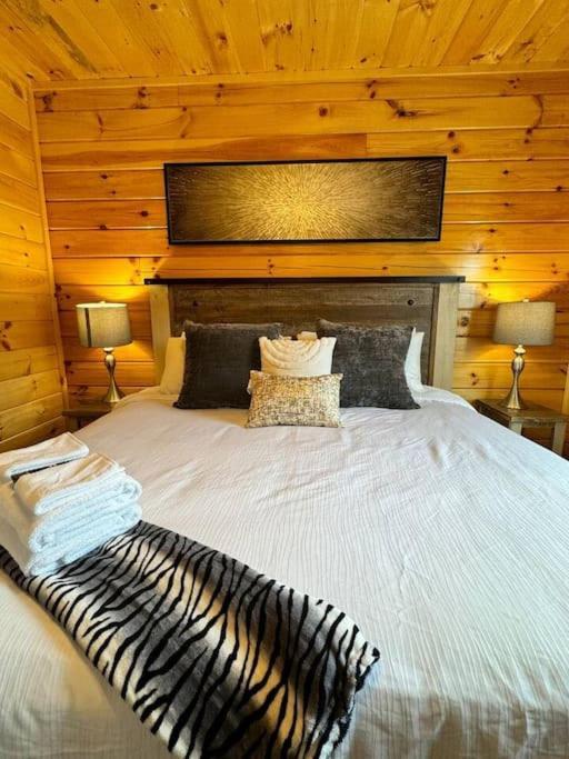 New! Indoor Pool/Ps 5/Hot Tub/Parkway Βίλα Pigeon Forge Εξωτερικό φωτογραφία