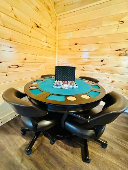 New! Indoor Pool/Ps 5/Hot Tub/Parkway Βίλα Pigeon Forge Εξωτερικό φωτογραφία