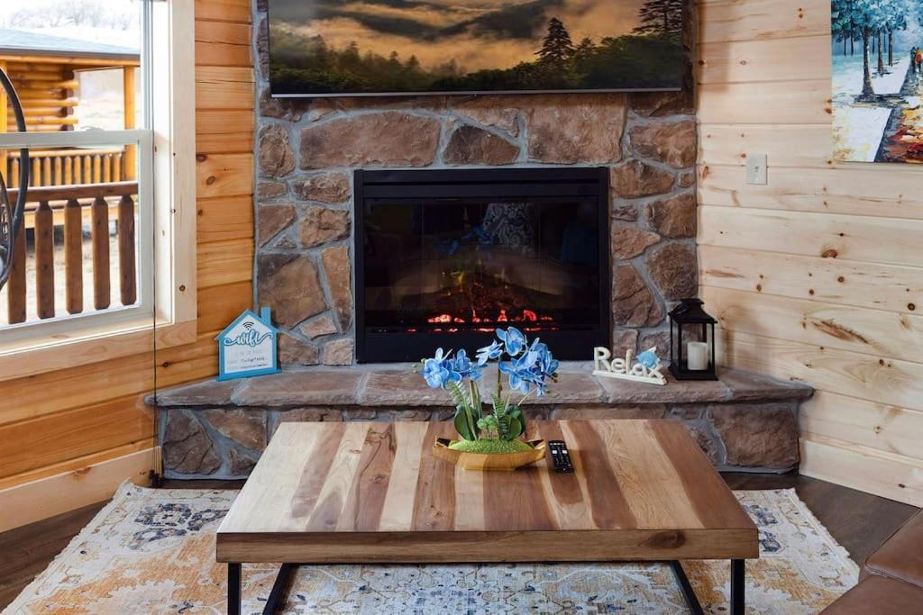 New! Indoor Pool/Ps 5/Hot Tub/Parkway Βίλα Pigeon Forge Εξωτερικό φωτογραφία