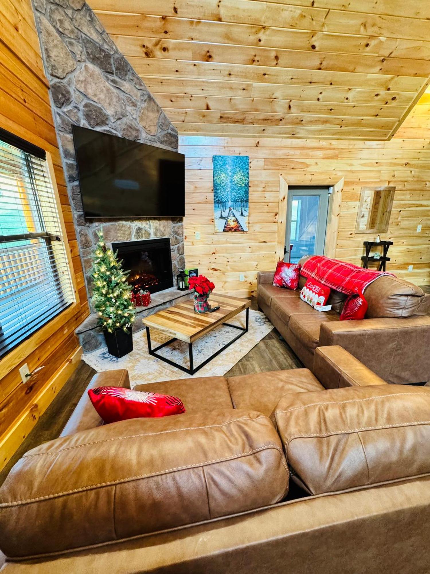 New! Indoor Pool/Ps 5/Hot Tub/Parkway Βίλα Pigeon Forge Εξωτερικό φωτογραφία